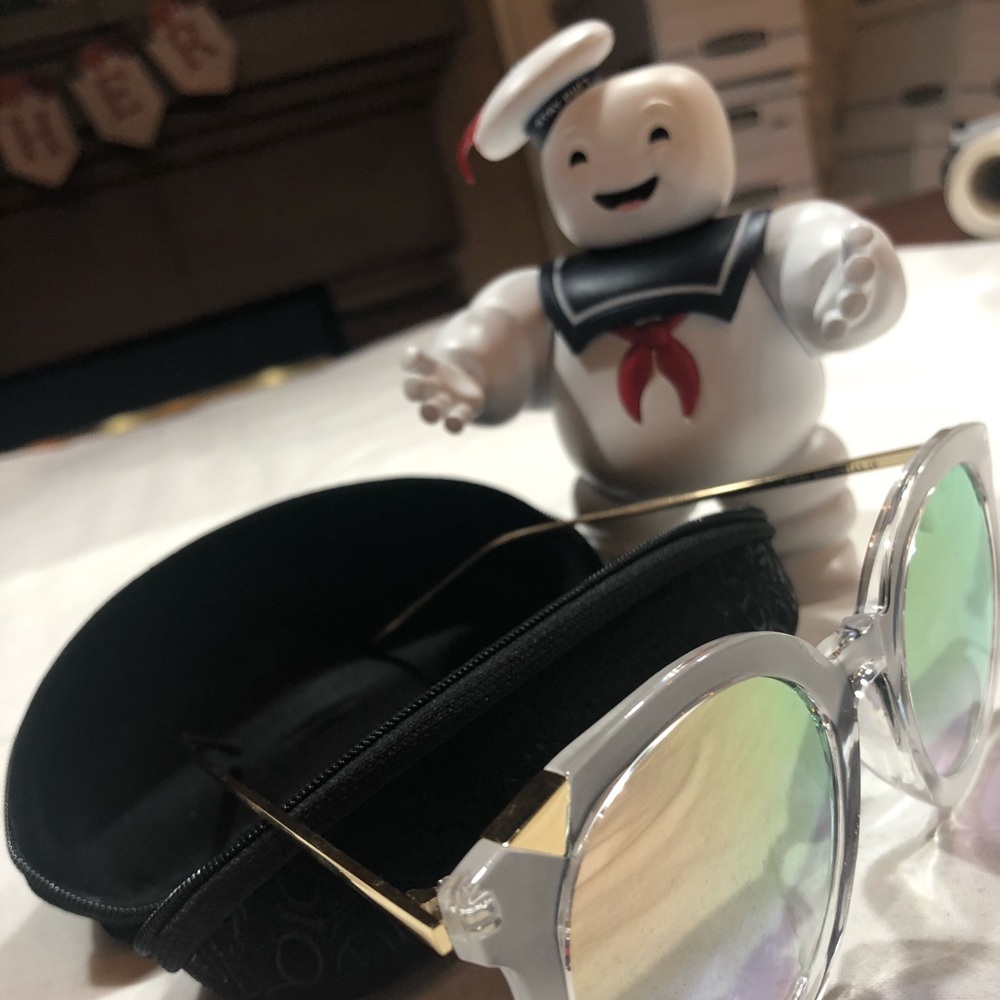 Stylish sunglasses New and case included
